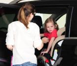 Jennifer Garner et sa fille ainée Violet (22 mars 2010 à Los Angeles)