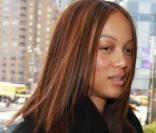 Tyra Banks à New York avec une petite mine. Le 24 mars 2010