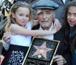 Le 26 mars 2010, Dennis Hopper, affaibli par son cancer, recevait son étoile sur Hollywood boulevard