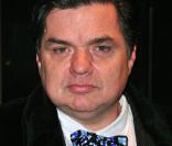 Laura Linney sera l'héroïne de  The Big C , série politiquement incorrecte de Showtime qui suit la vie d'une quadra atteinte d'un cancer, avec également Oliver Platt (photo) 