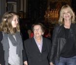 Melanie Griffith aux côtés de sa belle-mère Anna Banderas et de sa fille Stella Banderas, à l'occasion de l'illumination et des festivités de Malaga, dans le sud de l'Espagne, le 27 mars 2010.