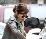 Jessica Alba s'arrête dans une station essence de Westwood le 31 mars 2010