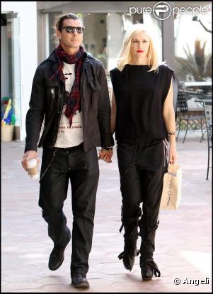 Gwen Stefani et son mari Gavin Rossdale font quelques emplettes dans un magasin de jouets de Malibu le 3 avril 2010