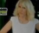 Regardez Amanda Lear vous vendre des pneus... Elle met la gomme !