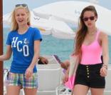 Michelle Hunziker et sa fille Aurora sur la plage, à Miami, savourent le bonheur d'être en vacances. 9/04/2010