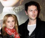 Frédérique Bel et un ami à l'occasion de l'avant-première des  Aventures extraordinaires d'Adèle Blanc-Sec , dans l'enceinte de l'UGC Normandie, à Paris, le 12 avril 2010.