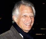 Dominique de Villepin à l'occasion de l'avant-première des  Aventures extraordinaires d'Adèle Blanc-Sec , dans l'enceinte de l'UGC Normandie, à Paris, le 12 avril 2010.