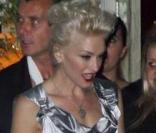 Gwen Stefani à la sortie d'une soirée avec un ventre arrondi. Le 15 avril 2010
