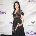 Dita Von Teese, divine en noir, brille au côté de la fille de Phil Collins et de Marcia Cross !