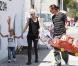 Gwen Stefani, Gavin Rossdale et leurs fils Zuma et Kingston achètent quelques fournitures pour préparer une fête le 25 avril 2010 à Los Angeles