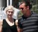 Gwen Stefani, Gavin Rossdale et leurs fils Zuma et Kingston achètent quelques fournitures pour préparer une fête le 25 avril 2010 à Los Angeles