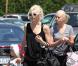 Gwen Stefani, Gavin Rossdale et leurs fils Zuma et Kingston achètent quelques fournitures pour préparer une fête le 25 avril 2010 à Los Angeles