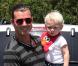 Gwen Stefani, Gavin Rossdale et leurs fils Zuma et Kingston achètent quelques fournitures pour préparer une fête le 25 avril 2010 à Los Angeles
