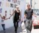 Gwen Stefani, Gavin Rossdale et leurs fils Zuma et Kingston achètent quelques fournitures pour préparer une fête le 25 avril 2010 à Los Angeles