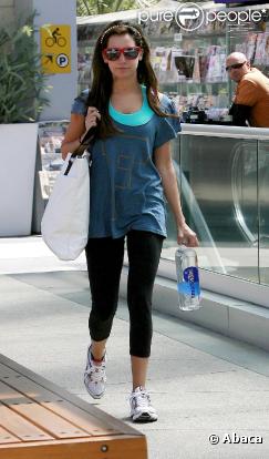Ashley Tisdale se rend dans une salle de sport pour sa séance de fitness, vendredi 30 avril, à Los Angeles.