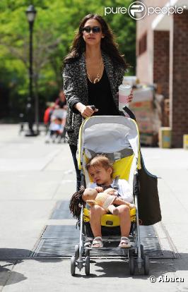Jessica Alba et sa fille Honor, à New York, le 30 avril 2010.