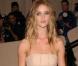 Rosie Huntington au MET à New York le 3 mai 2010