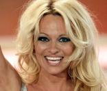 Pamela Anderson accompagne Hans Klok à Berlin
