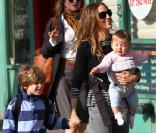 Sarah Jessica Parker et ses enfants, James et l'une de ses jumelles 