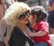 Christina Aguilera avec son fils Max à New York le 7 mai 2010