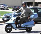 Tom Hanks sur le tournage de son film Larry Crowne le 7 mai 2010 à Los Angeles
