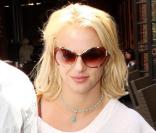 Britney Spears fait du shopping du Robertson Boulevard, à Beverly Hills, lundi 10 mai.