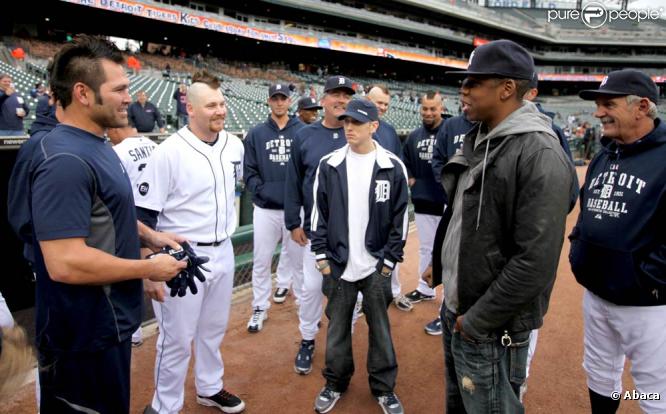 Eminem et Jay-Z étaient ensemble au Comerica Park de Detroit le 12 mai pour annoncer leurs deux concerts exceptionnels en septembre...