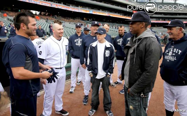 Eminem et Jay-Z étaient ensemble au Comerica Park de Detroit le 12 mai pour annoncer leurs deux concerts exceptionnels en septembre...