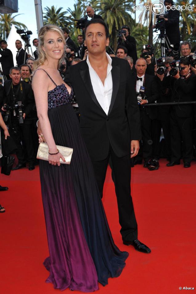 Dany Brillant et Nathalie, dans une robe Antoine Antoniadis, assortie d'un bracelet Jojoba, au 63e festival de Cannes. 14/05/2010
