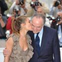 Cannes 2010 - Frédéric Mitterrand rend hommage à l'Espagne... en embrassant Elsa Pataky !