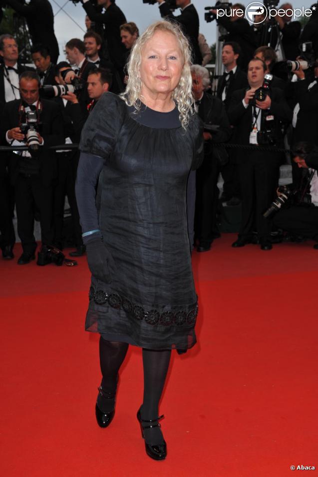 Agnès B sur le tapis rouge du Festival de Cannes, avant la projection de You Will Meet A Tall Dark Stranger, le 15 mai 2010