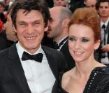Marc Lavoine Léa Drucker sur le tapis rouge du Festival de Cannes, avant la projection de You Will Meet A Tall Dark Stranger, le 15 mai 2010