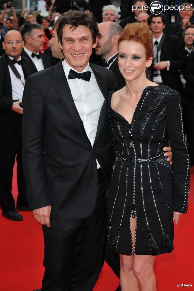 Marc Lavoine Léa Drucker sur le tapis rouge du Festival de Cannes, avant la projection de You Will Meet A Tall Dark Stranger, le 15 mai 2010