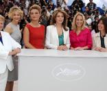 La chef du gouvernement norvégien Gro Harlem Brundtland, Meg Ryan, la réalisatrice Lucy Walker, Noor de Jordanie, Valerie Plame Wilson et la productrice Diane Weyermann, lors du photocall Countdown to Zero, le 16 mai 2010