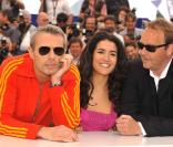 Lambert Wilson, Sabrina Ouazani et Xavier Beauvois lors du photocall du film Des hommes et des dieux le 18 mai 2010 dans le cadre du festival de Cannes