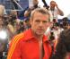 Lambert Wilson en pleine forme lors du photocall du film Des hommes et des dieux le 18 mai 2010 dans le cadre du festival de Cannes