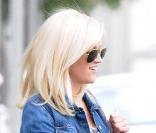 Reese Witherspoon s'est rendue, ce mardi 18 mai, au Nail George Salon pour se faire une teinture blonde platine à la veille du premier jour de tournage de son nouveau film,  Water for Elephants .