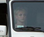 Britney Spears s'est rendue dans un McDrive de Los Angeles, ce mercredi 19 mai, en compagnie de son garde du corps.