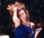Tony Parker et Eva Longoria en amoureux à Miami le 20 mai 2010 : la belle Eva choisit de se détendre au bord de la piscine 