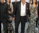 Alain Delon accompagné de Sophie Abdallah et de Sophia Marick lors du gala de l'amfAR le 20 mai 2010 à Antibes