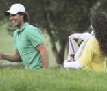 Rafael Nadal, le 20 mai 2010, s'adonne au golf sur son île de Majorque sous le regard de sa compagne Xisca