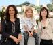 Julie Bertuccelli, Morgana Davis et Charlotte Gainsbourg, lors du photocall du film The Tree (L'Arbre) durant le festival de Cannes le 23 mai 2010