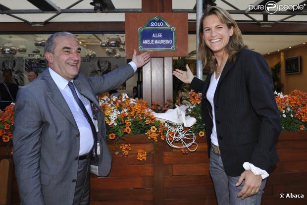 Amélie Mauresmo inaugurait dimanche 23 mai 2010 l'allée principale de Roland-Garros, baptisée cette année d'après son nom