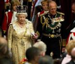 Le 25 mai 2010, la reine Elizabeth II d'Angleterre, sous le regard de son mari le prince consort Philip, célébrait la réouverture du Parlement après la nomination de David Cameron au poste de Premier ministre