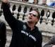 Regardez Russell Crowe et ses compagnons pousser la chansonnette en pleine rue !
