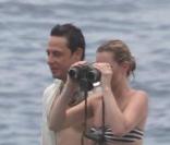 Kate Moss a envie d'espionner les espèces marines... Avec Jamie Hince, elle est cool à St Barth...