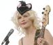 Micky Green, reine du look et du pique-nique devant un Francis Lalanne prince des courbettes !