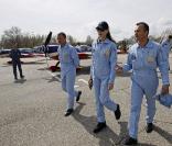 Tournage du Vivement dimanche : Carla Bruni en visite avec la patrouille  de france (2 avril 2010)