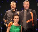 Philippe Starck a les honneurs de sa statue au musée Grévin... et sa femme Jasmine est ravie : deux chéris pour le prix d'un ! 
