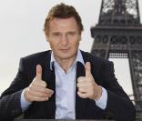 Liam Neeson et toutes les stars de  L'agence tous risques  en promo à Paris, sur le Champ de Mars, le 14 juin 2010.